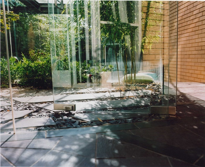 Structural glass used in garden, Dartmouth Park, London.